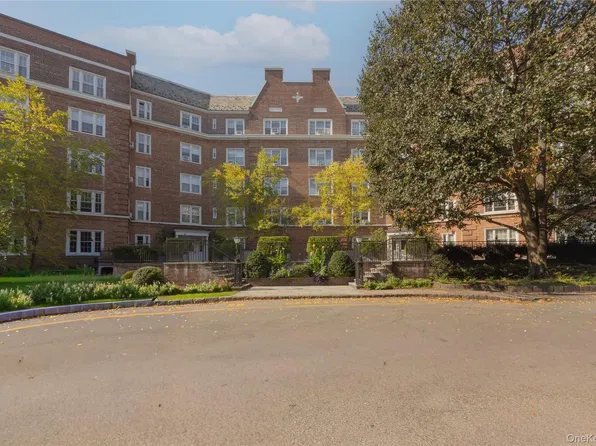 5 Midland Gardens #2L, Bronxville, NY 10708