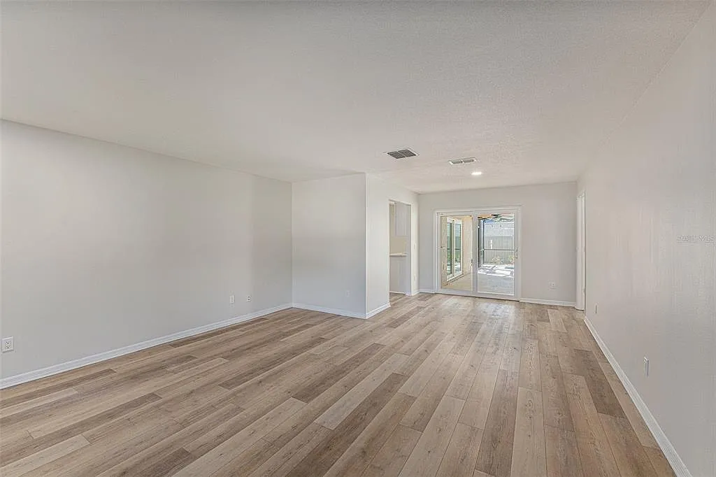 3 bed, 2.0 bath, 1688 sqft, $3,300 — Photo 3