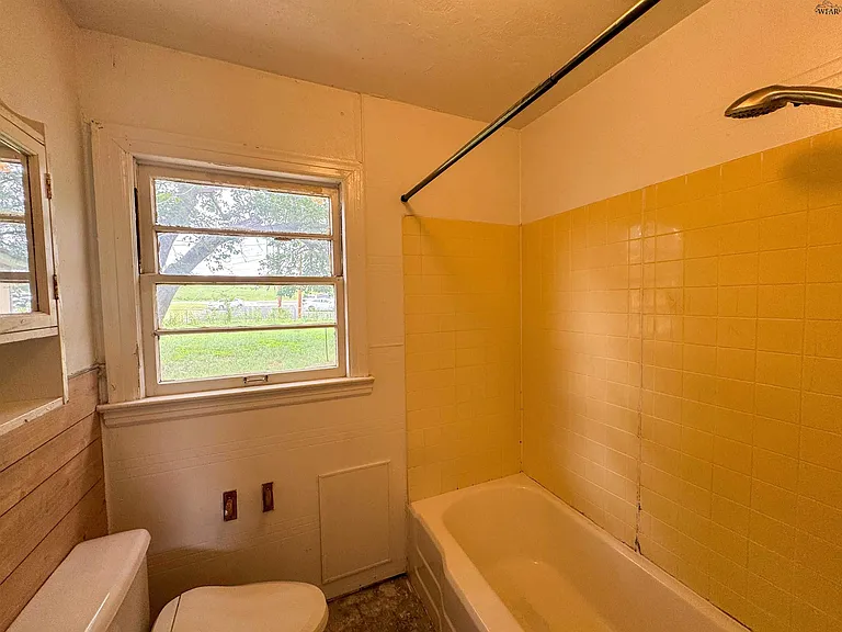1672 Keeler Ave — Photo 10