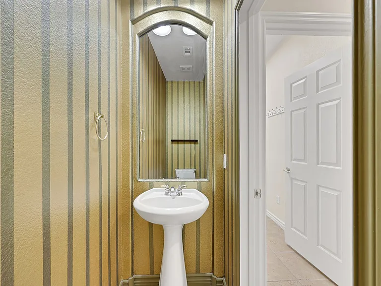 290 Spectacular St — Photo 7