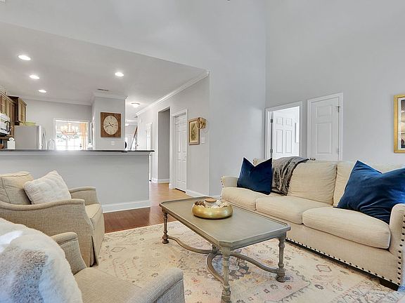 3rd image of 962 Vicar Ln