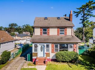 30 Craig Ave, Freeport, NY 11520