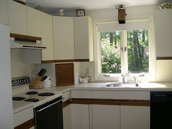 Light and bright kitchen