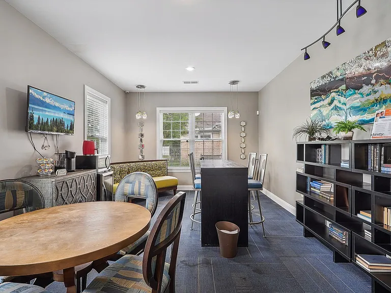 Andrews Ridge Apartments — Photo 8