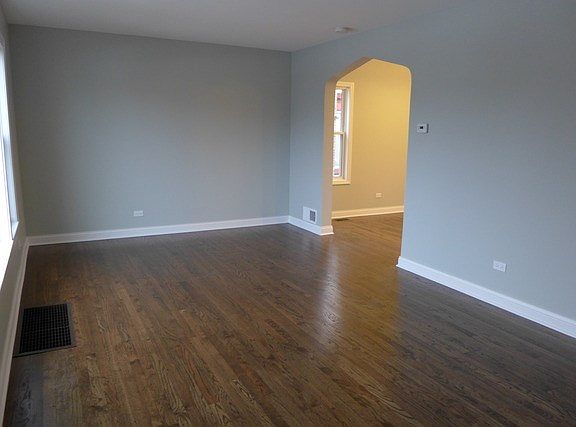 3rd image of 8737 S Francisco Ave
