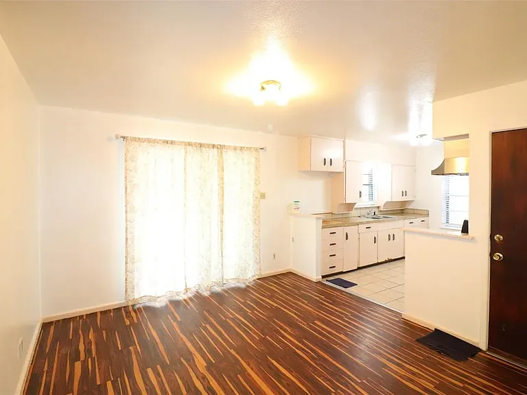 9107 Rustown Dr — Photo 21