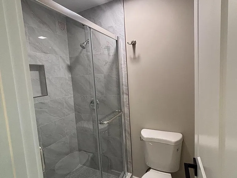 129 Evans St — Photo 24