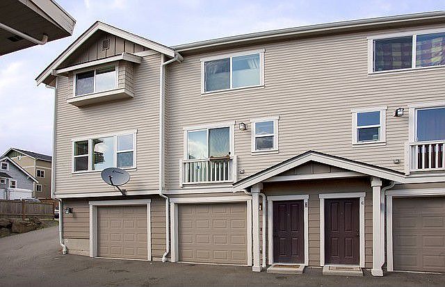 Wonderful 2 Bedroom with attached one car garage