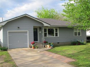 416 W 1st St, Ada, OK 74820
