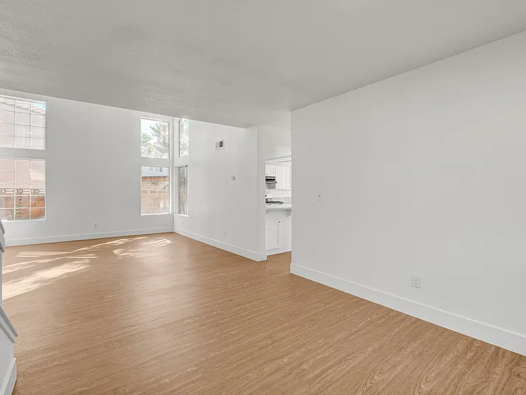 8005 Vision St — Photo 11