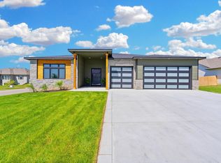 8302 E Saw Mill Ct, Wichita, KS 67226
