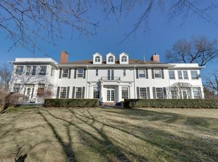 180 W Laurel Ave, Lake Forest, IL 60045