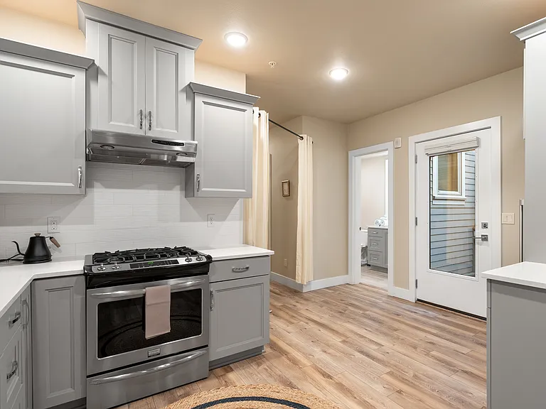 1805 SE Madison St #102 — Photo 10