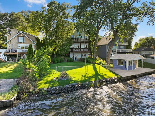 9 Lakeside Ln, Fox Lake, IL 60020