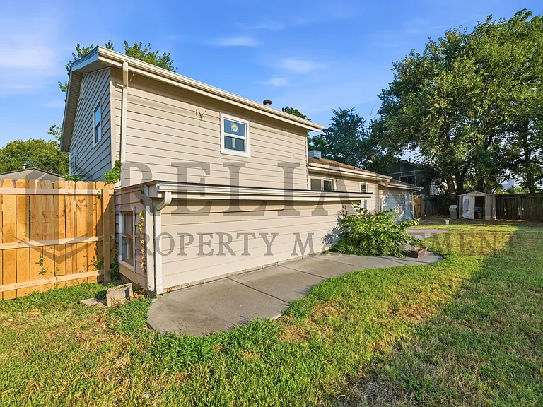 322 S Jonathan St — Photo 10