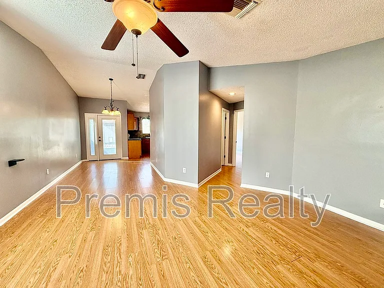 747 Brook St — Photo 6