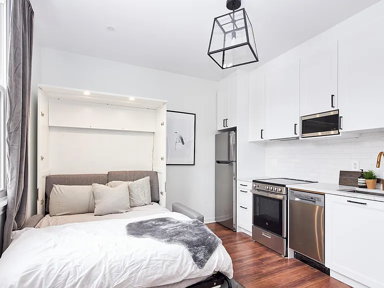 331 Catherine St — Photo 16