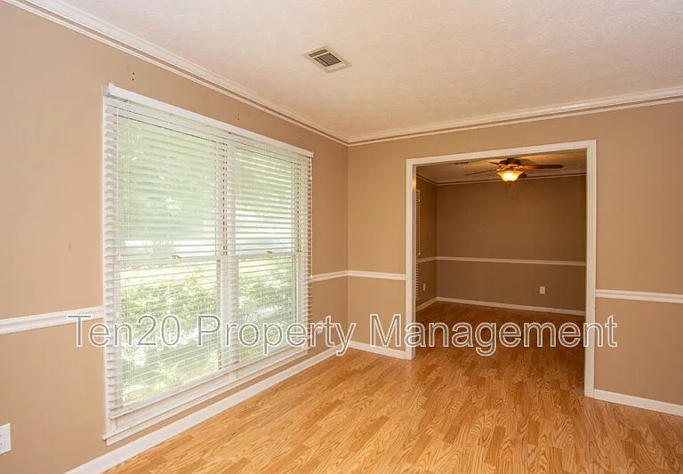 1430 Lokey Dr — Photo 3