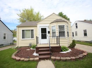 19147 Washtenaw St, Harper Woods, MI 48225