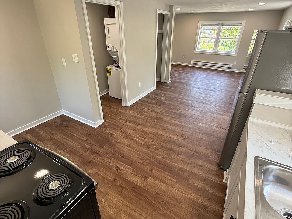 1st image of 812 Broadway St #D