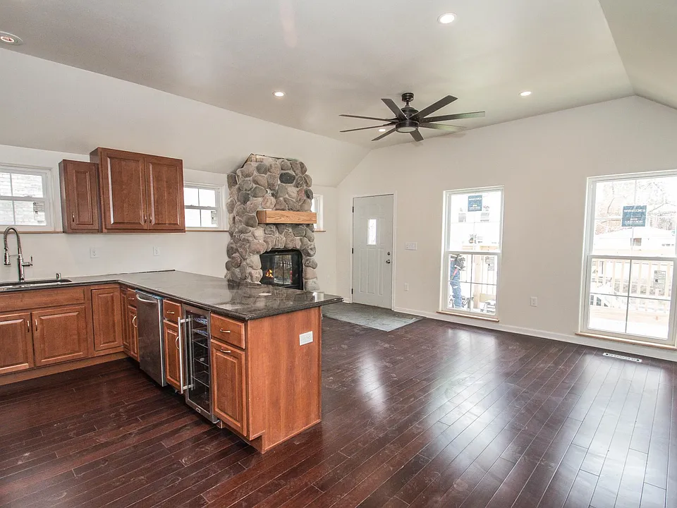 Living Room/Kitchen