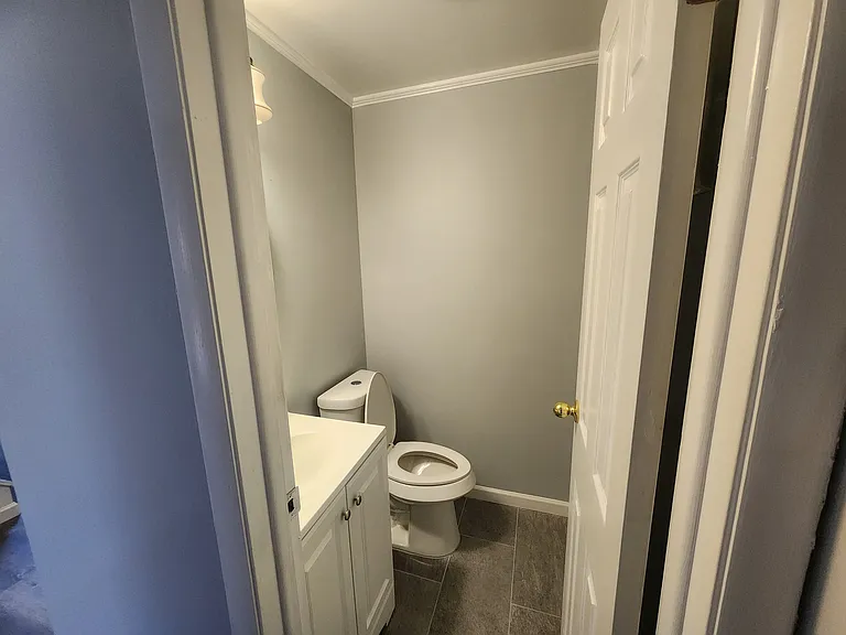 Single toilet