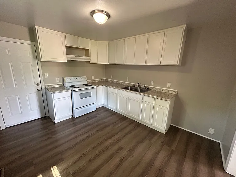 2115 Lee High Dr NE — Photo 8