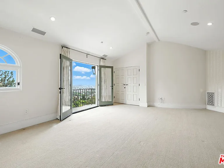 1675 N Woods Dr — Photo 44