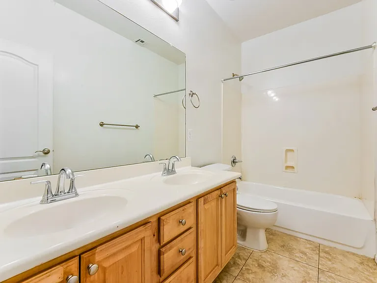 347 N Wesley — Photo 15