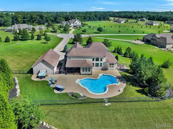 11090 Stonebridge Ln, Wentzville, MO 63385