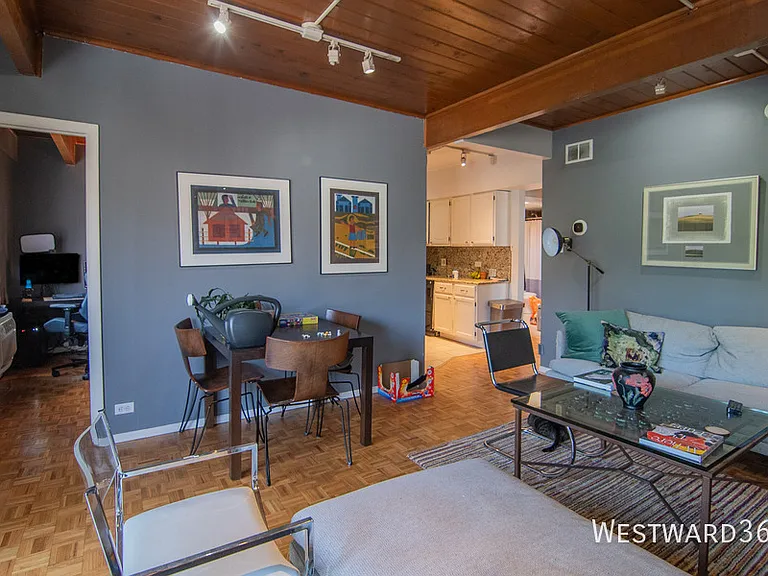 4334 N Clarendon Ave #310 — Photo 5
