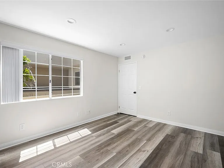 5565 Canoga Ave #307 — Photo 21