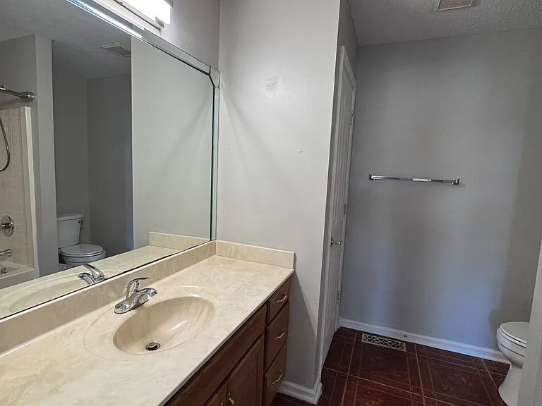 2101 Sovereign Ln — Photo 13