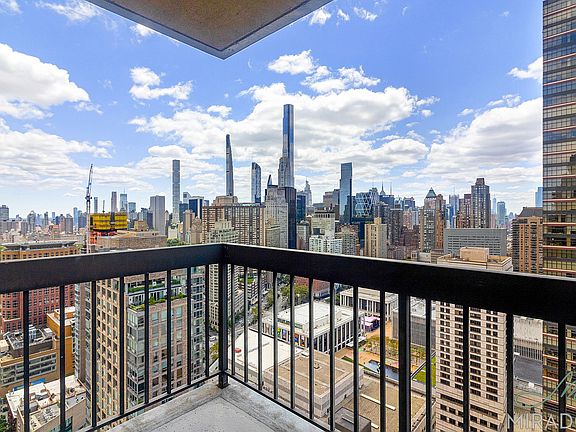4th image of 145 W 67th St APT 44G