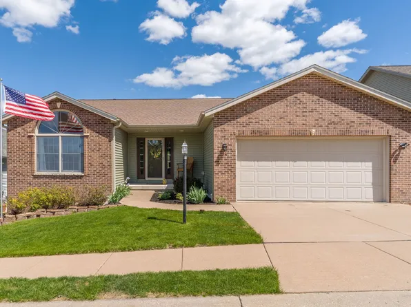 14 Hidden Valley Cir, Davenport, IA 52804