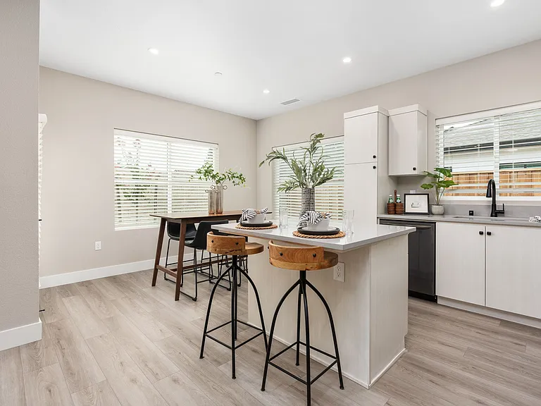 The Palms Luxury Condominiums — Photo 61