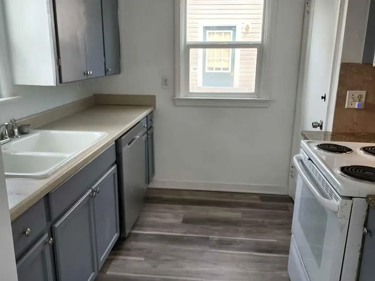 131 E 1 S — Photo 8