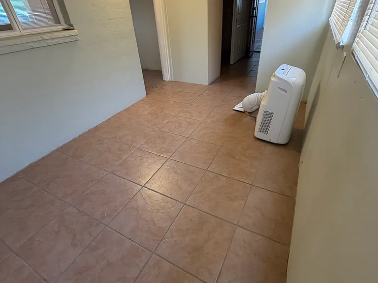 1027 E Blanton Dr — Photo 11