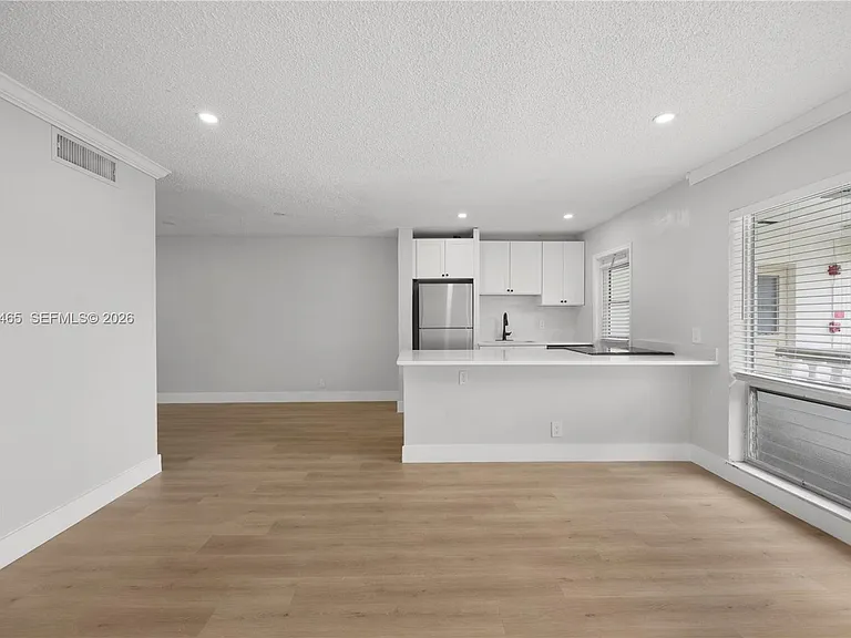 5450 Hollywood Blvd #210 — Photo 4