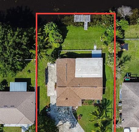 3rd image of 261 SE Whitmore Dr