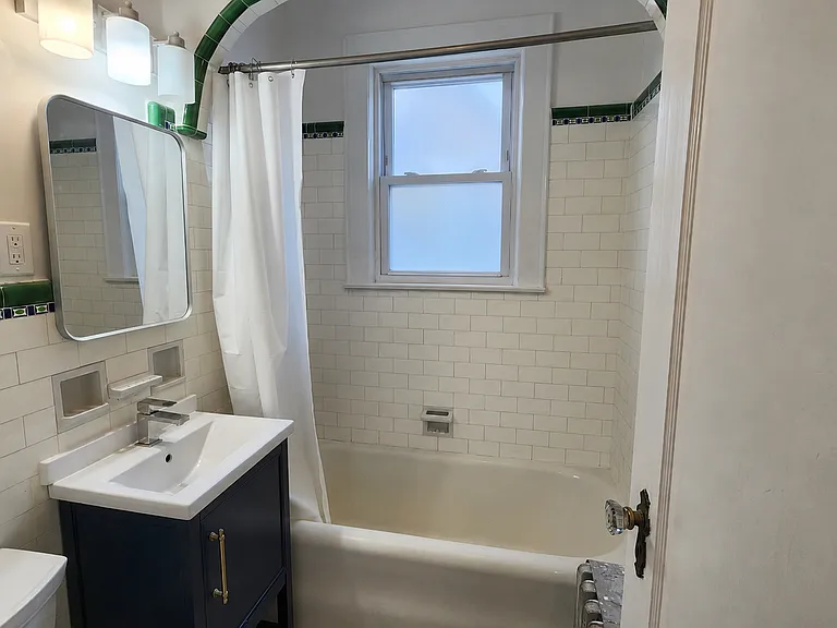 33 Netherwood Pl #22 — Photo 6