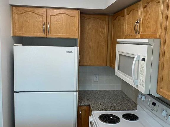 4th image of 30 N Park Rd #406