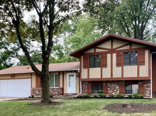 818 Northampton Dr, Crystal Lake, IL 60014