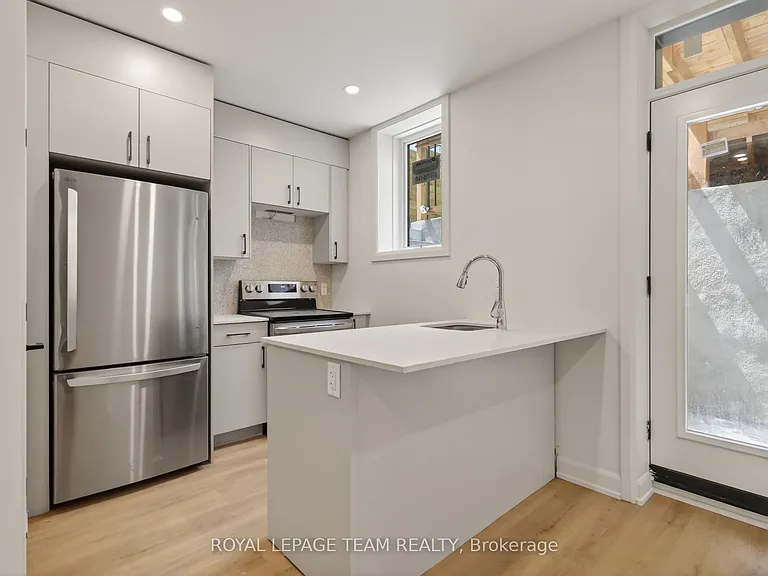 608 Tweedsmuir Ave #B — Photo 6