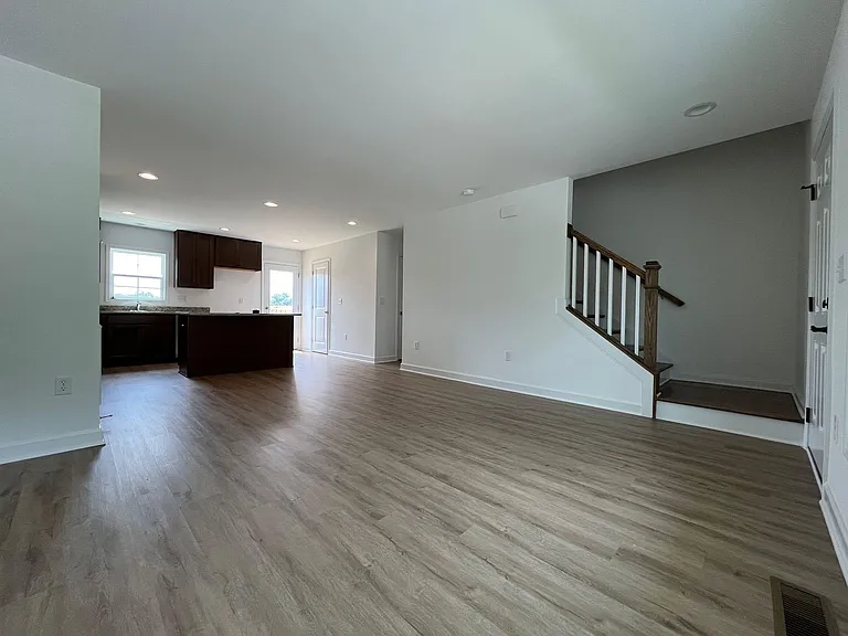 3141 Belle Ave NE — Photo 7