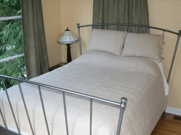 2242 NW Irving St APT 1, Portland, OR 97210