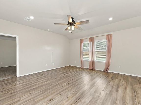 5th image of 7108 Guadalupe Rd