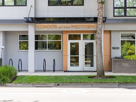 2nd image of 1600 Pearl St #301
