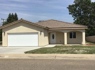 258 N Walnut St, Woodlake, CA 93286