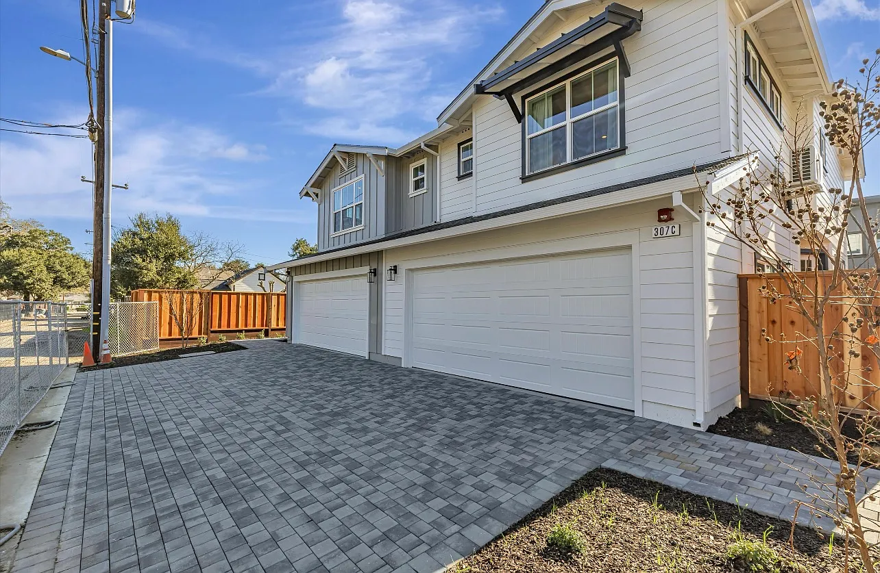 3 bed, 2.5 bath, 1209 sqft, $3,350 — Photo 3